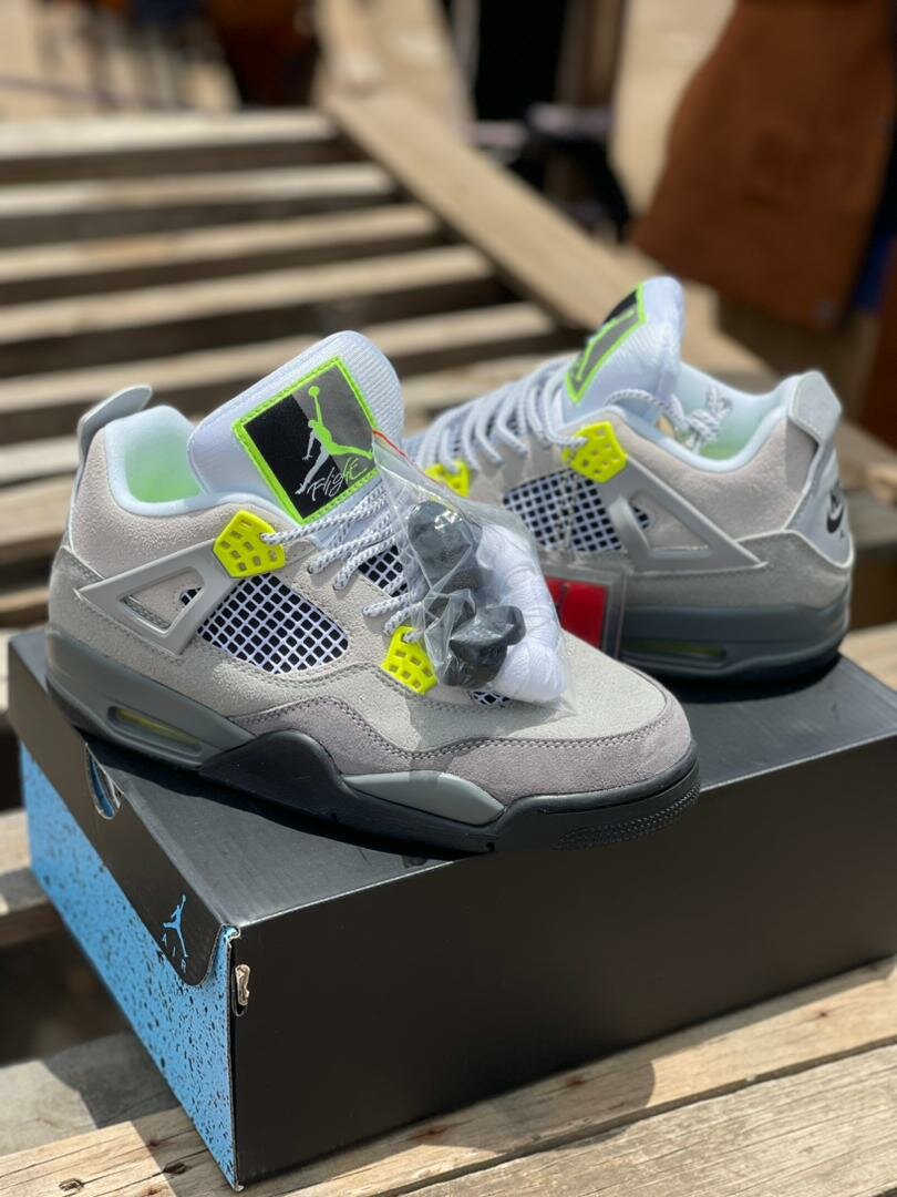 Air Jordan 4