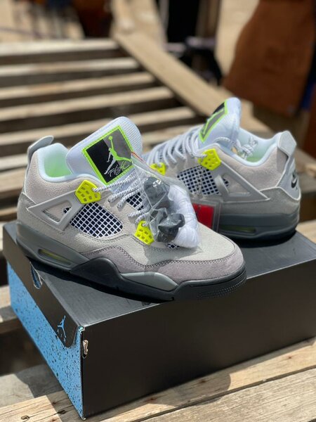 Air Jordan 4