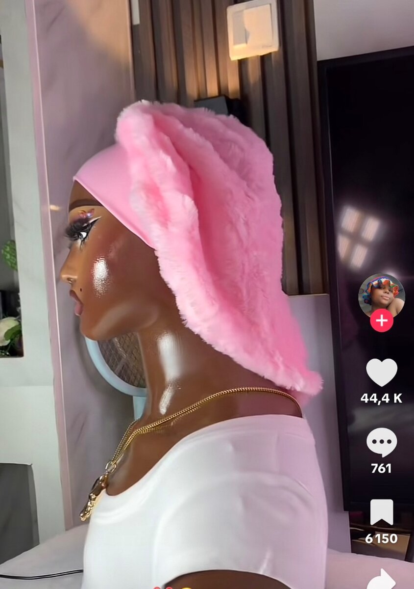 Cheveux en peluche rose