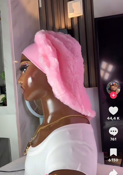 Cheveux en peluche rose