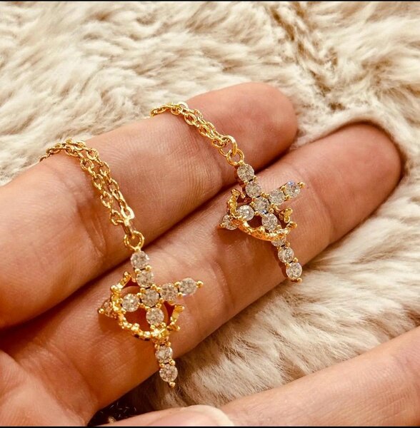 Pendentif croix dorées