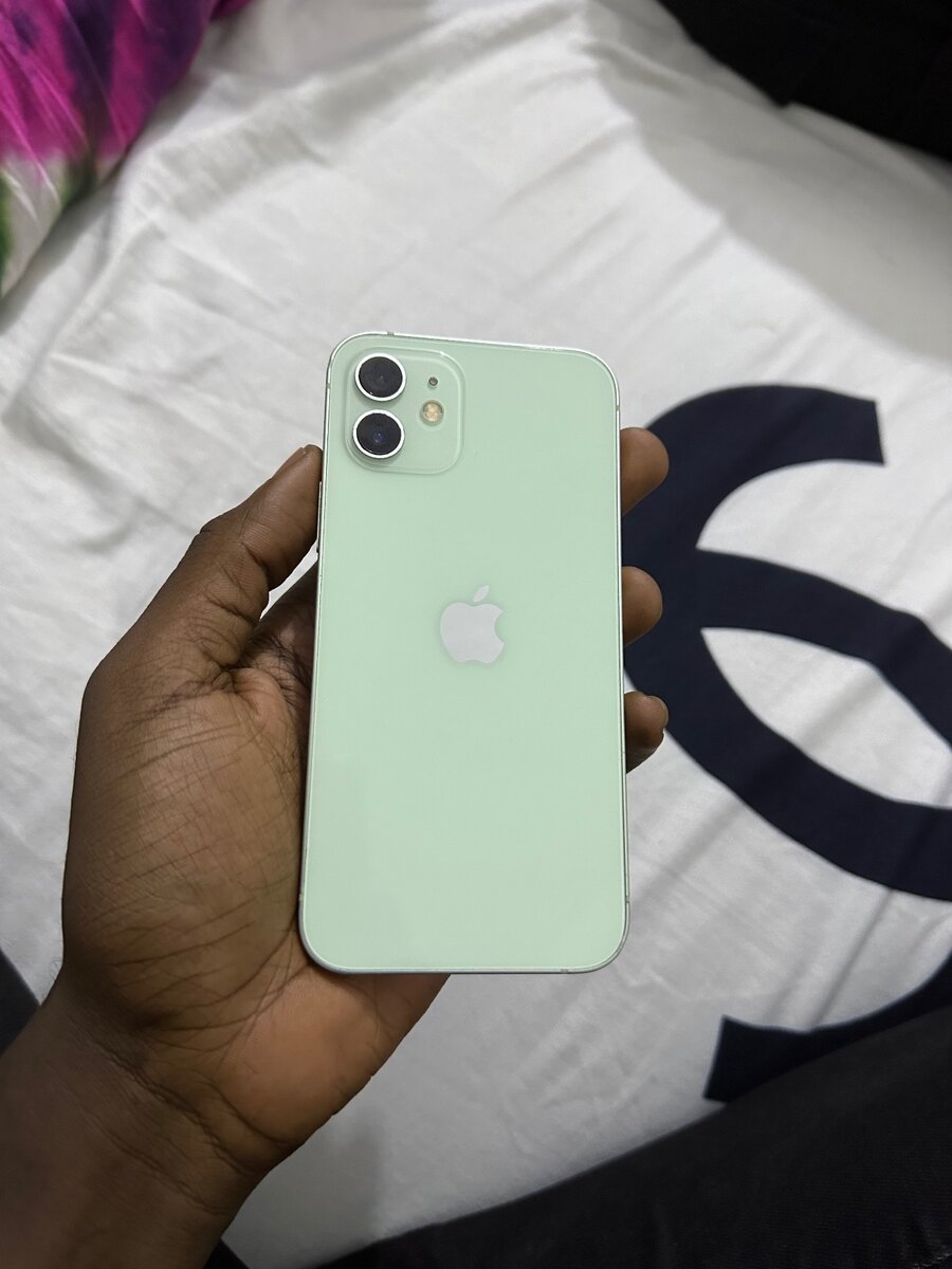 iPhone 12 simple
