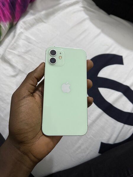 iPhone 12 simple
