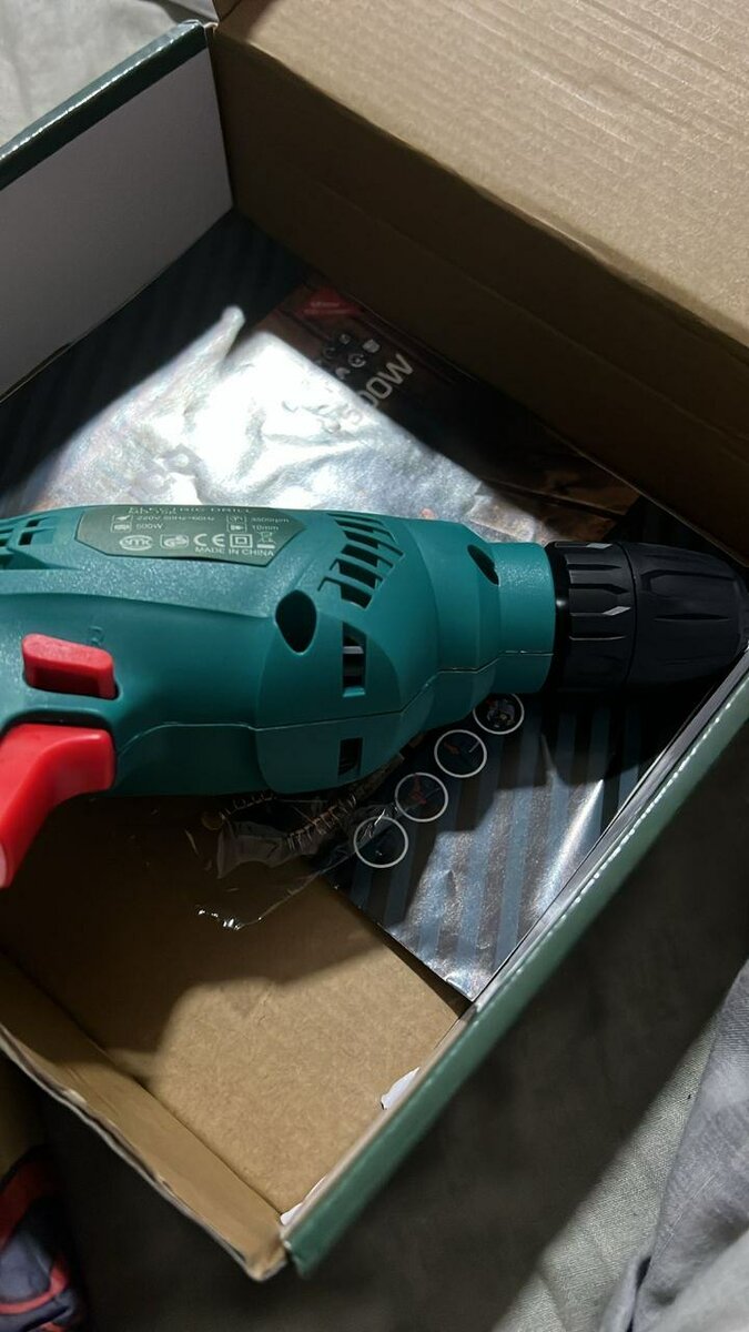 Perceuse électric 220V+ mèches
