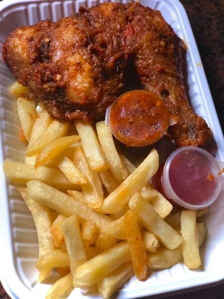 Poulet épicé avec frites