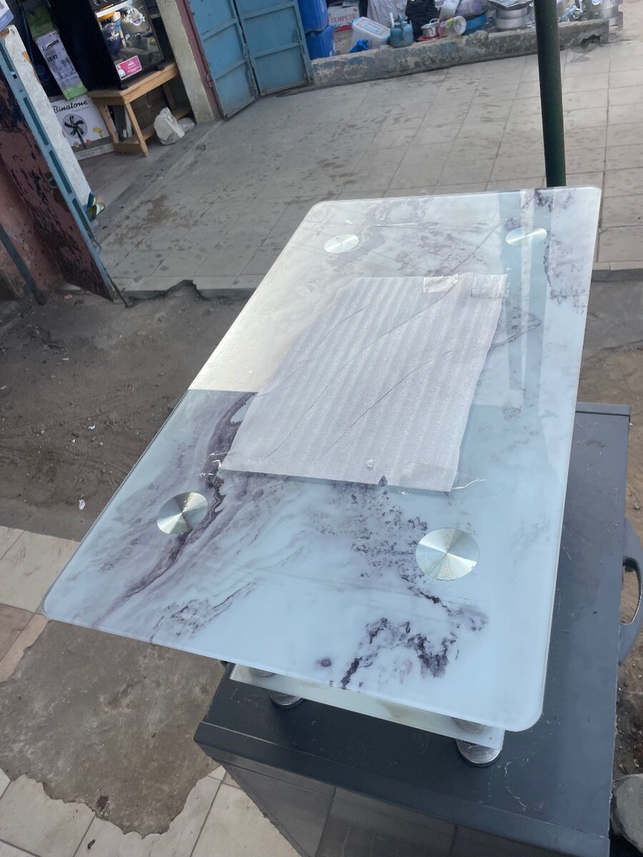 Table basse moderne en verre