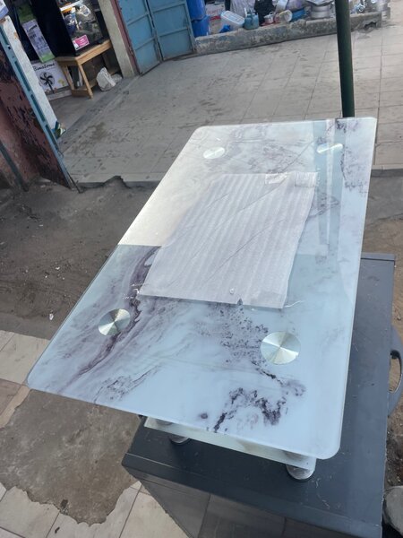 Table basse moderne en verre
