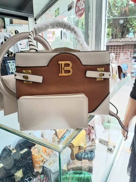 Sizeable ladies Bag
