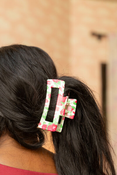 Vibrant claw clips