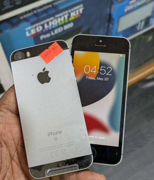 iPhone SE 16Go Gris Débloqué