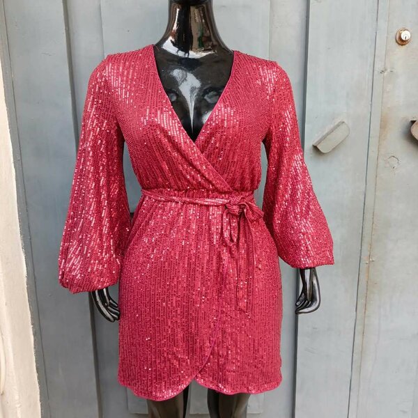 Robe pailletée à manches longues