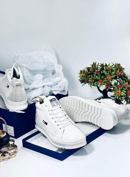 Tommy Hilfiger