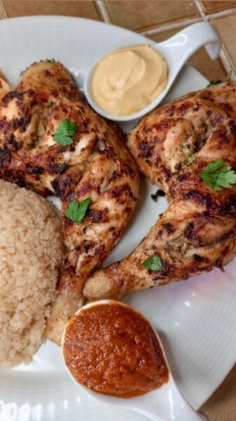 Poulet Grillé avec Sauces