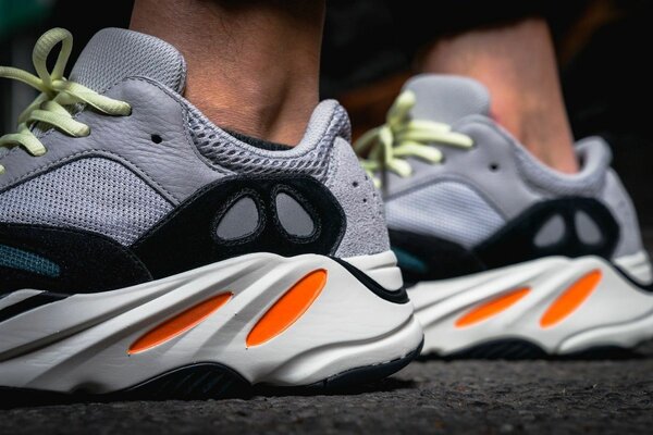 Yeezy 700 couleur officielle