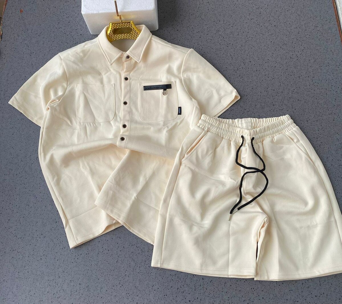 DESIGNER TOP AND DOWN