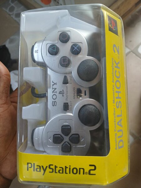Deux manettes PS2