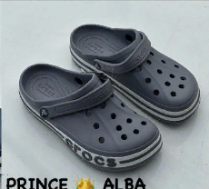 Chaussures classiques de rue d'été avec des trous Crocs. Taille 40-45.