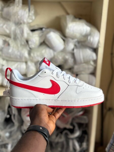 NIKE