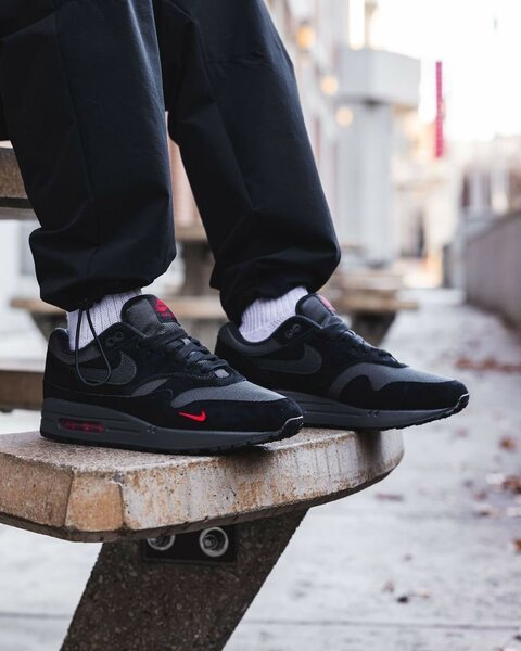 NIKE CLASSIC