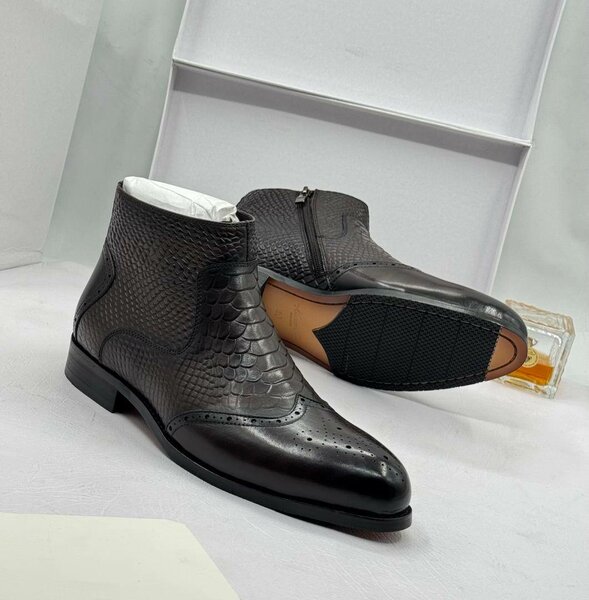 Solid fashion boots