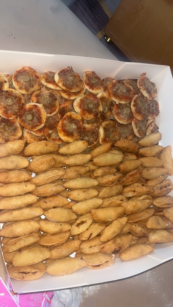 Assortiment de mini-pizzas et chaussons