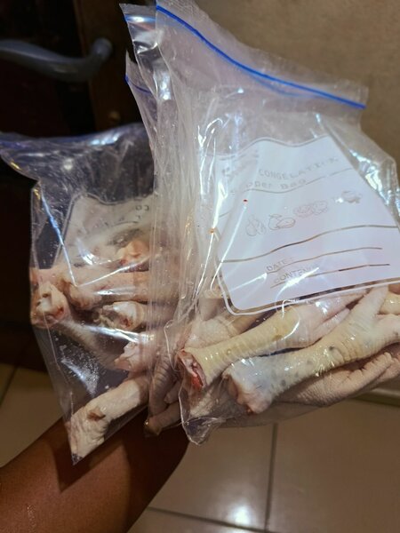Pattes fraîches de poulet