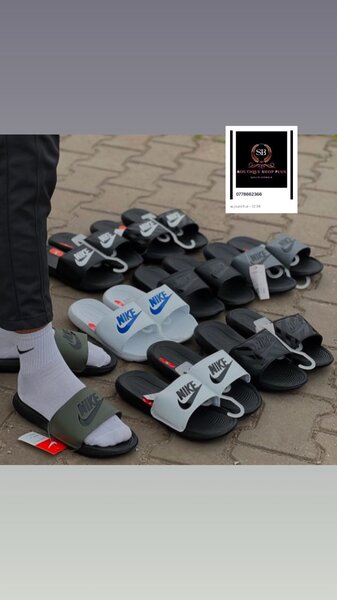 Sandales Nike  authentique avec sa boîte