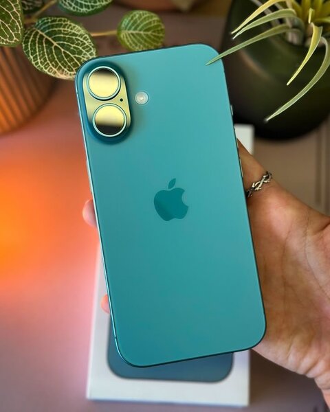 iPhone 16 UK Use