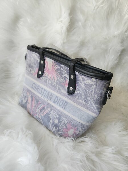 Ladies handbag