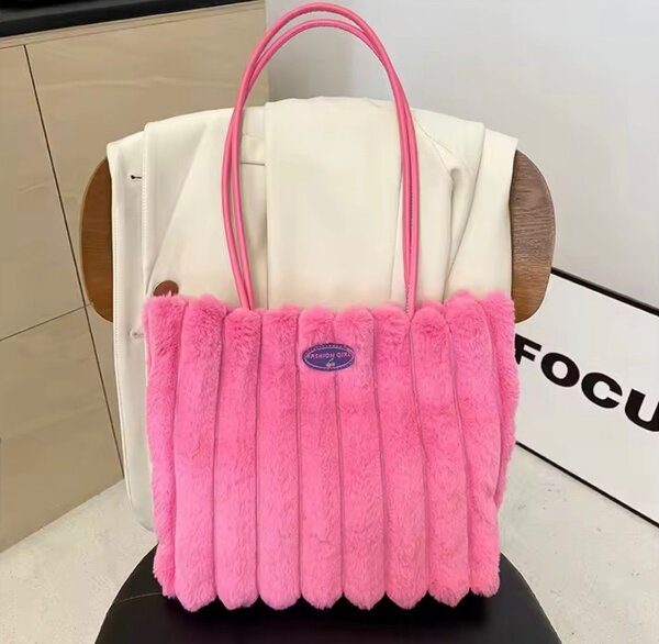 Sac à main en fourrure douce