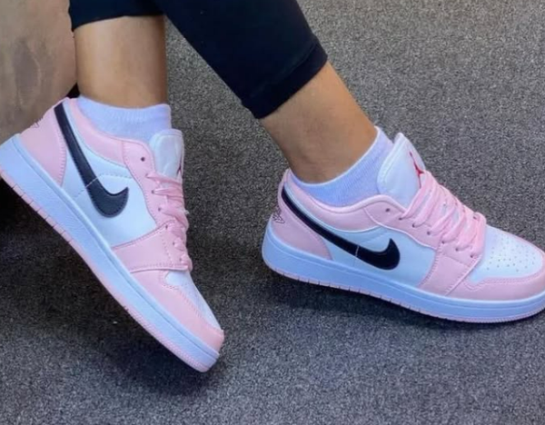 Ladies sneakers