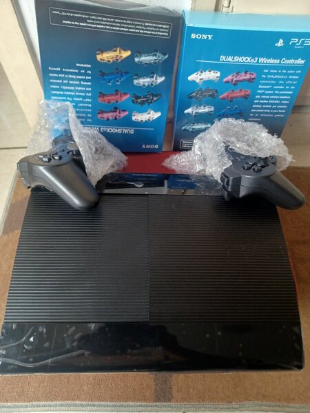 PS3 ULTRA SLIM +2MANETTES