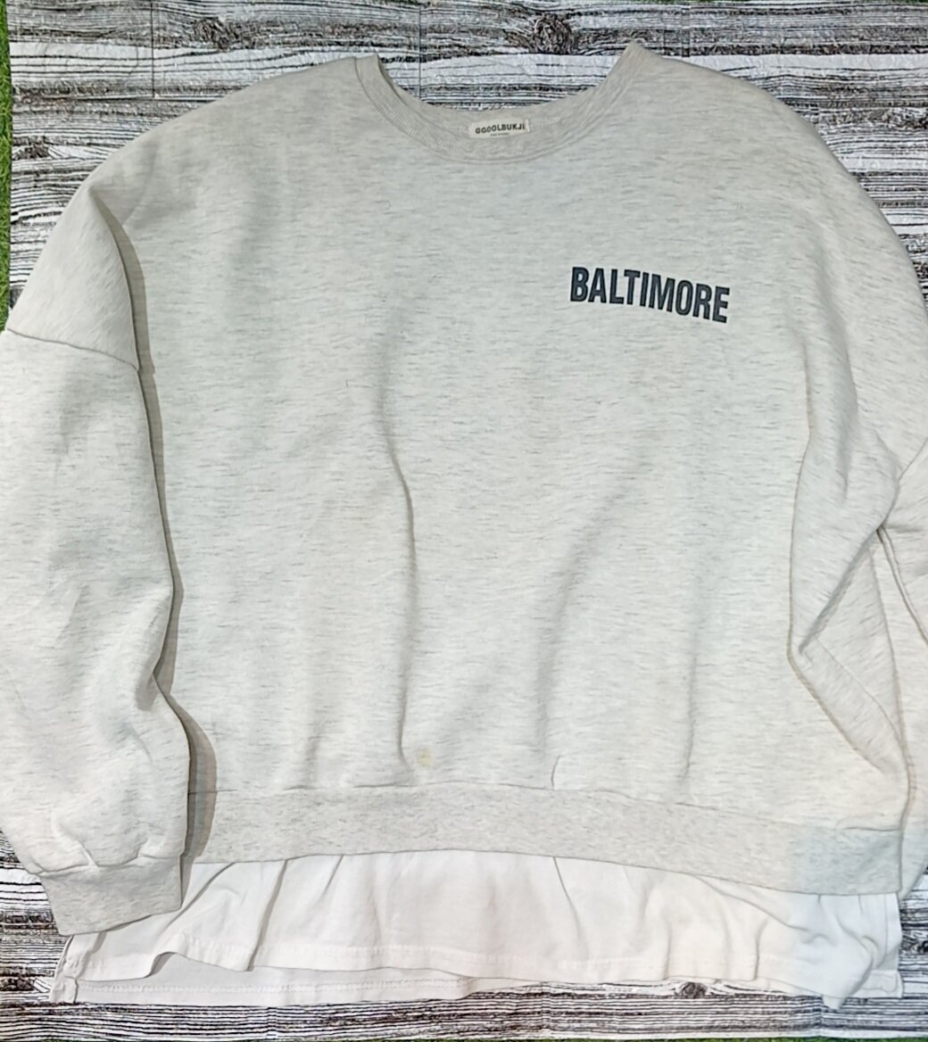 Thrift sweat shirt