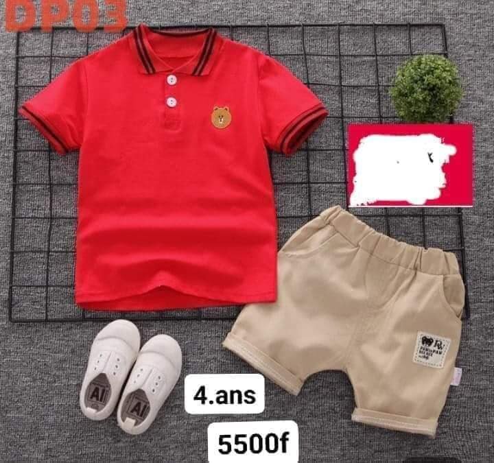 ensemble de vêtements
