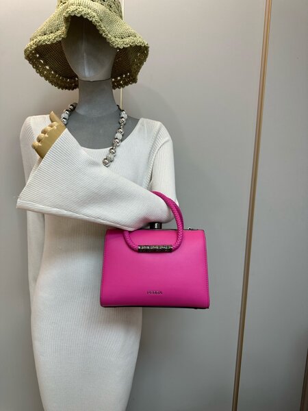 Classy leather bags