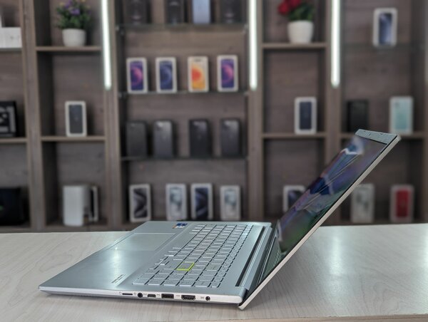 ASUS VivoBook OLED