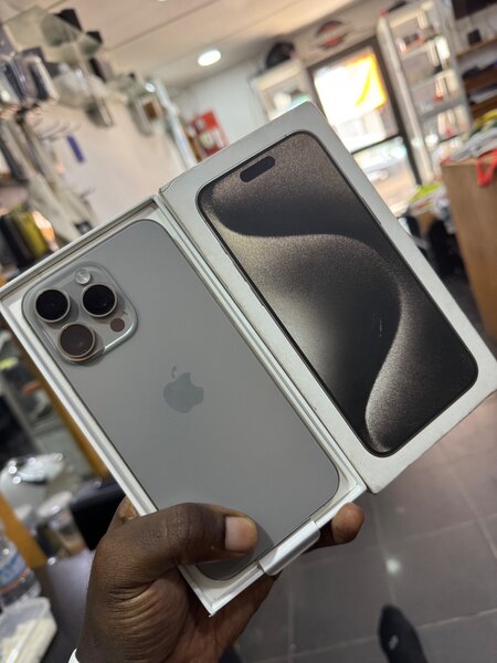 iPhone 15 pro 128Go