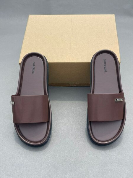 Claquette ZARA en cuir