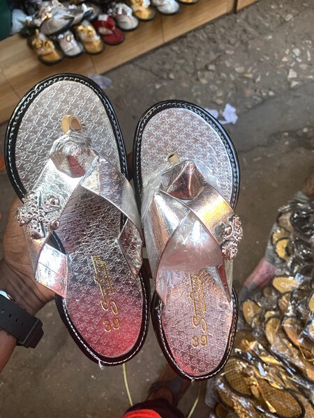 Ahenema slippers