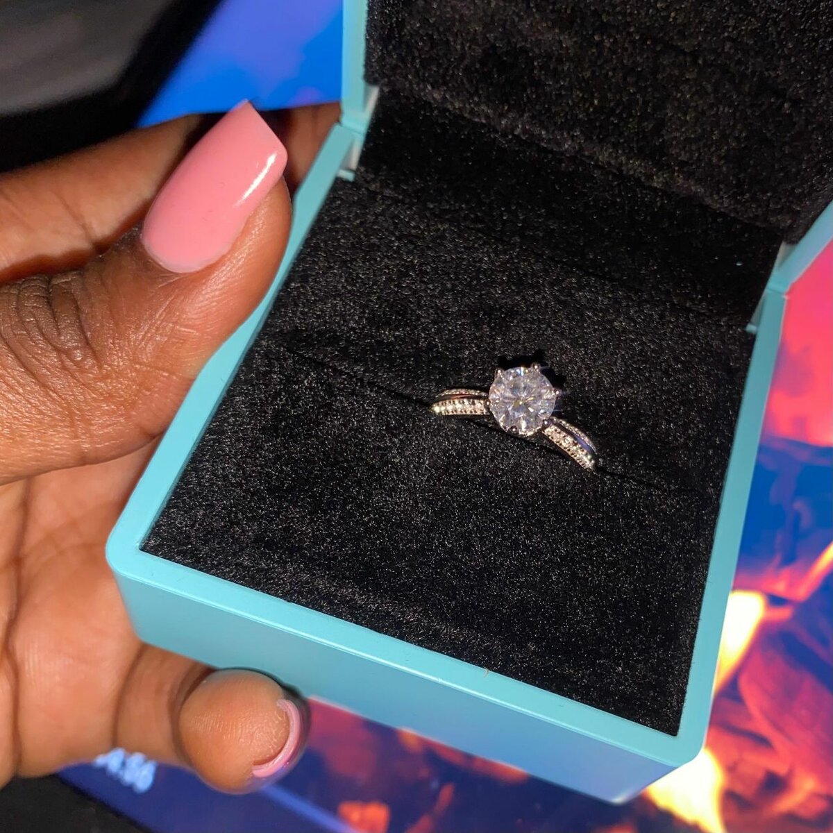 Bague en argent avec moissanite