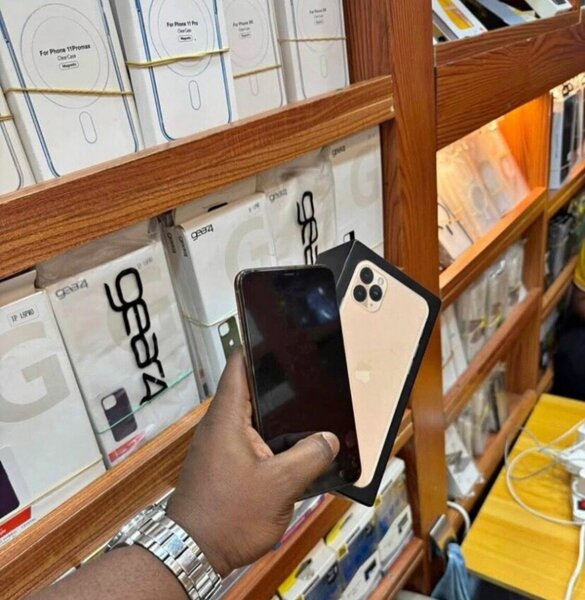 iPhone 11 Pro Max 128Go OR