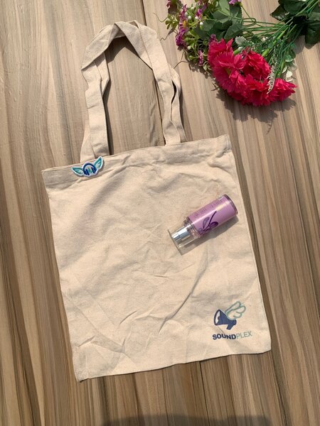 Tote bag