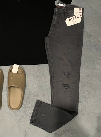 Jeans size 32