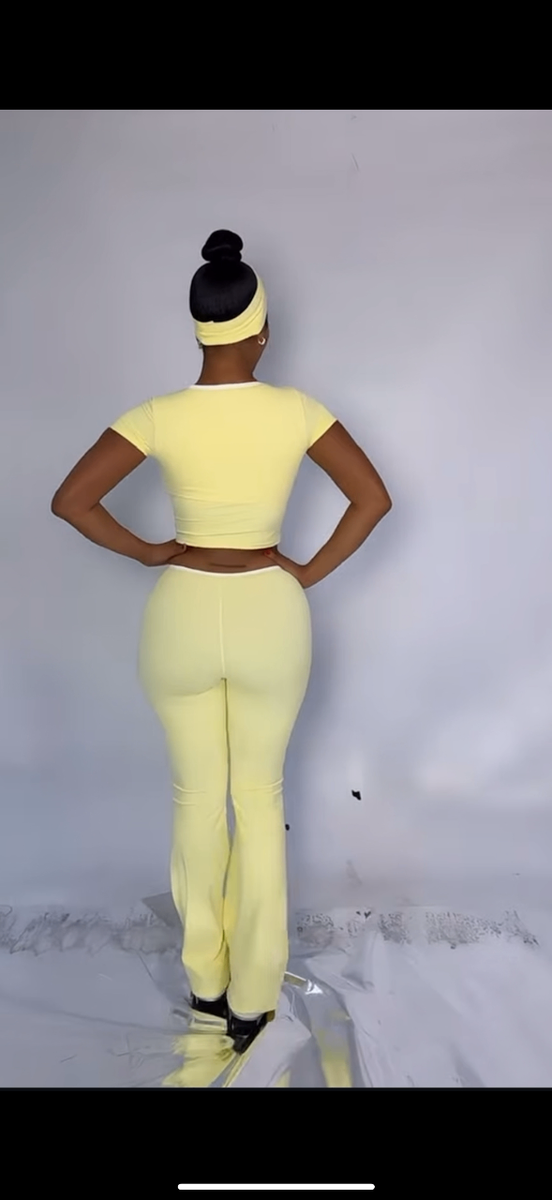 Ensemble jaune