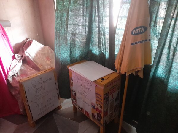 Mobile Money Table Set