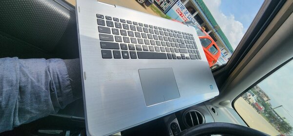 Dell inspiron 17