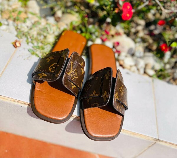 Ladies slippers