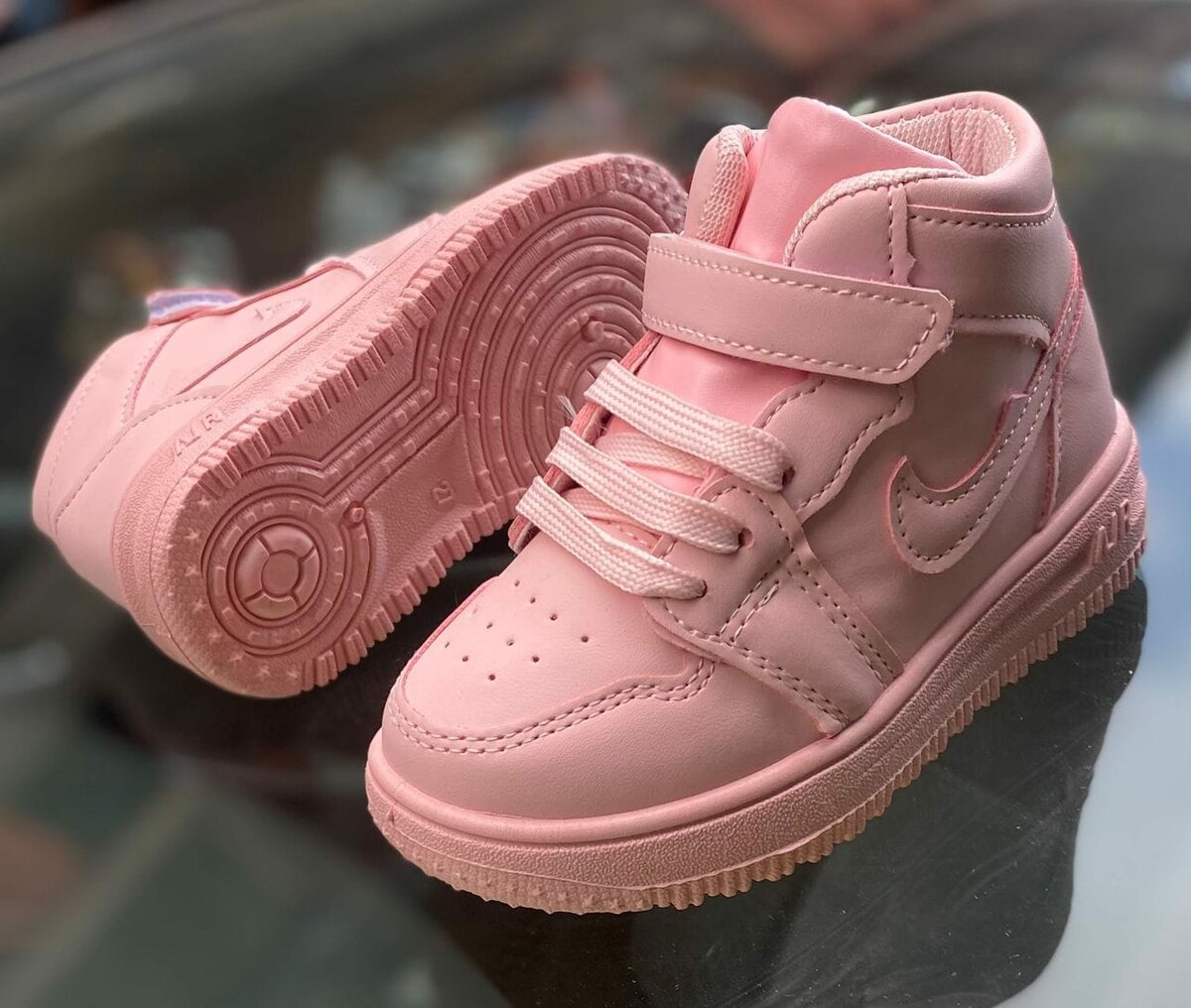 baskets pour enfants ou bottes d'été