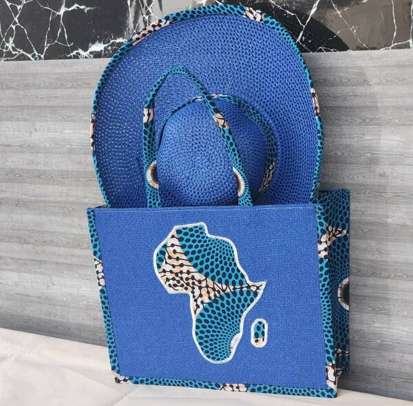 Chapeau et sac colorés
