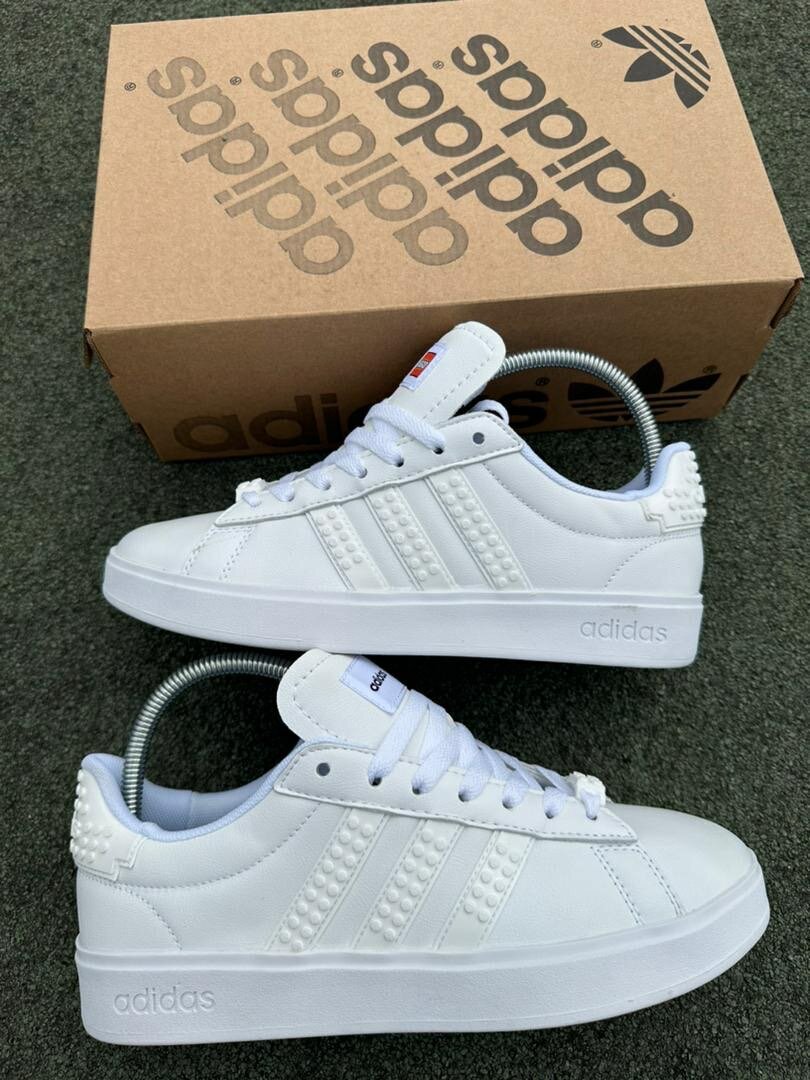 Chez Niamke adidas